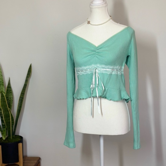 Urban Outfitters Off-The-Shoulder Lace-Inset Top with Bow - Picture 3 of 8